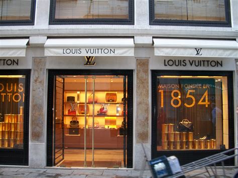 louis vuitton negozio a monza|Find Louis Vuitton Stores in Italy .